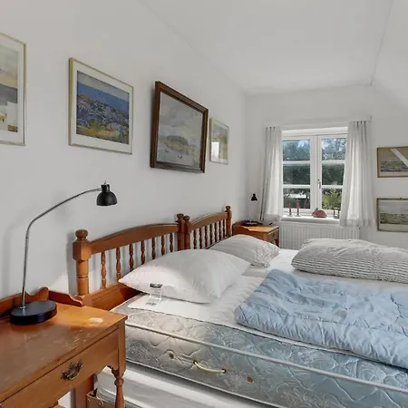Nice In Rnne With Wifi And 4 Bedrooms * Rønne