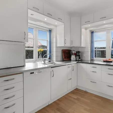 Semesterbostad Nice In Rnne With Wifi And 4 Bedrooms