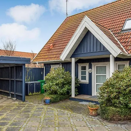 Nice In Rnne With Wifi And 4 Bedrooms Semesterbostad *