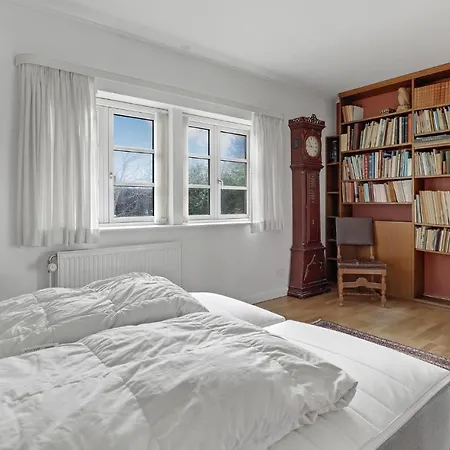 Nice In Rnne With Wifi And 4 Bedrooms Rønne
