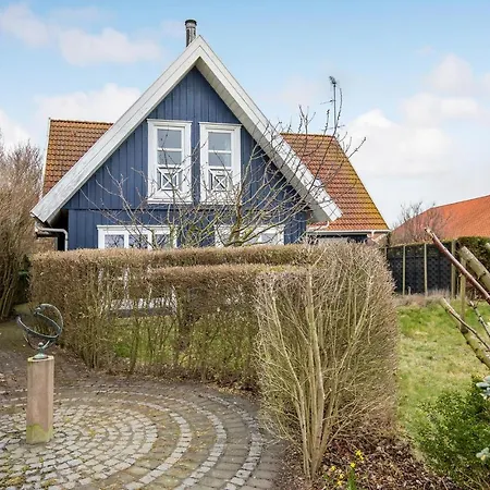 Nice In Rnne With Wifi And 4 Bedrooms * Rønne